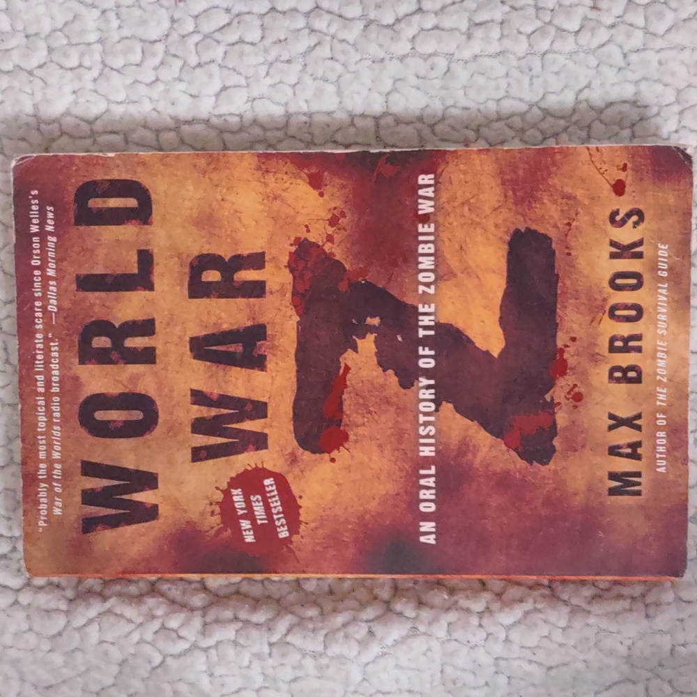 World war Z paperback book by max brooks